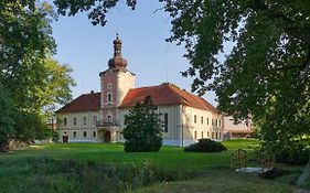 Penzion Zámek Lešany